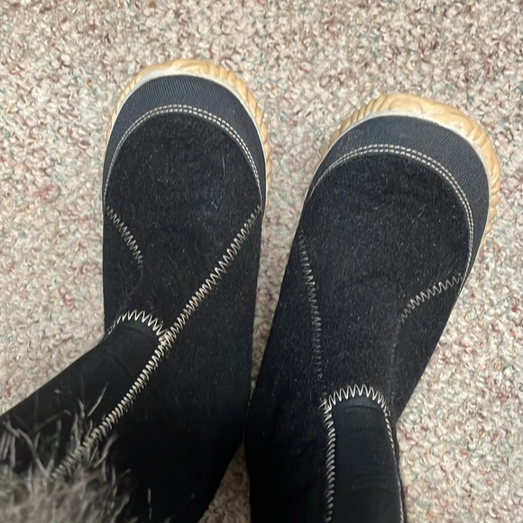 Sorel women’s high winter boots with rubber proof sole - Picture 7 of 9